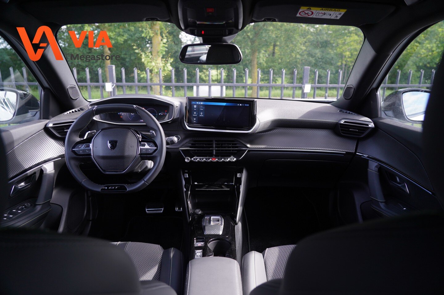 Peugeot 2008 1.2 Hybrid GT | Carbon | Climate | Dig. Cockpit | LED | Black & White Edition | Camera - Afbeelding 2
