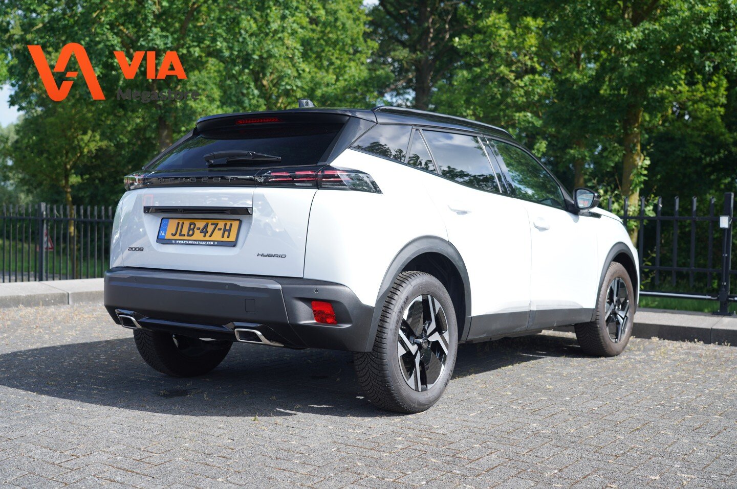 Peugeot 2008 1.2 Hybrid GT | Carbon | Climate | Dig. Cockpit | LED | Black & White Edition | Camera - Afbeelding 3