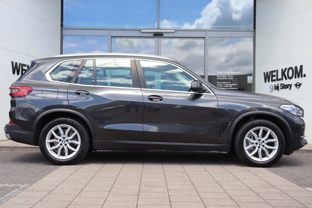 BMW X5 8