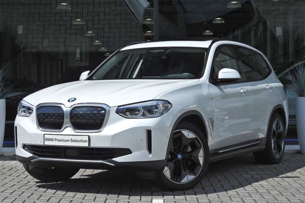 BMW iX3 1