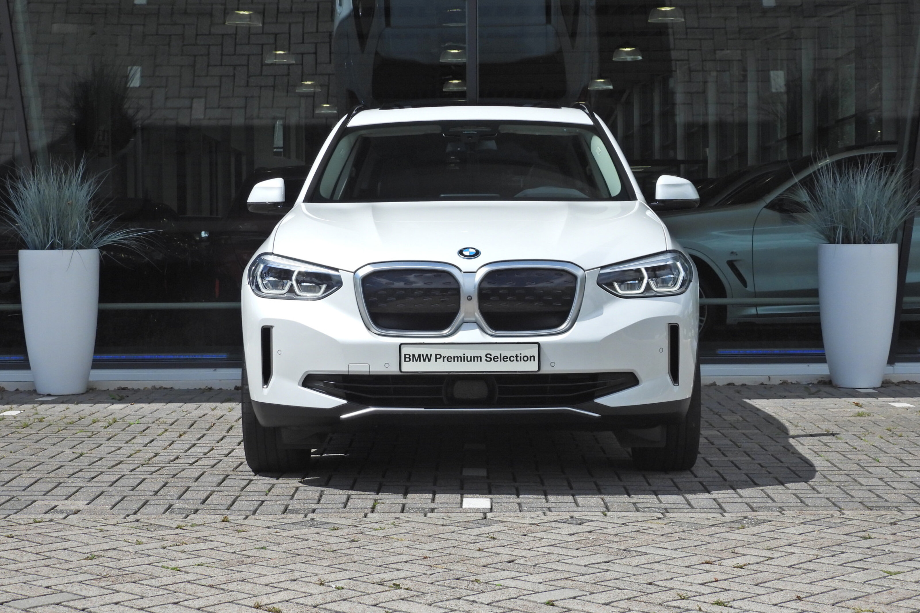 BMW iX3 6