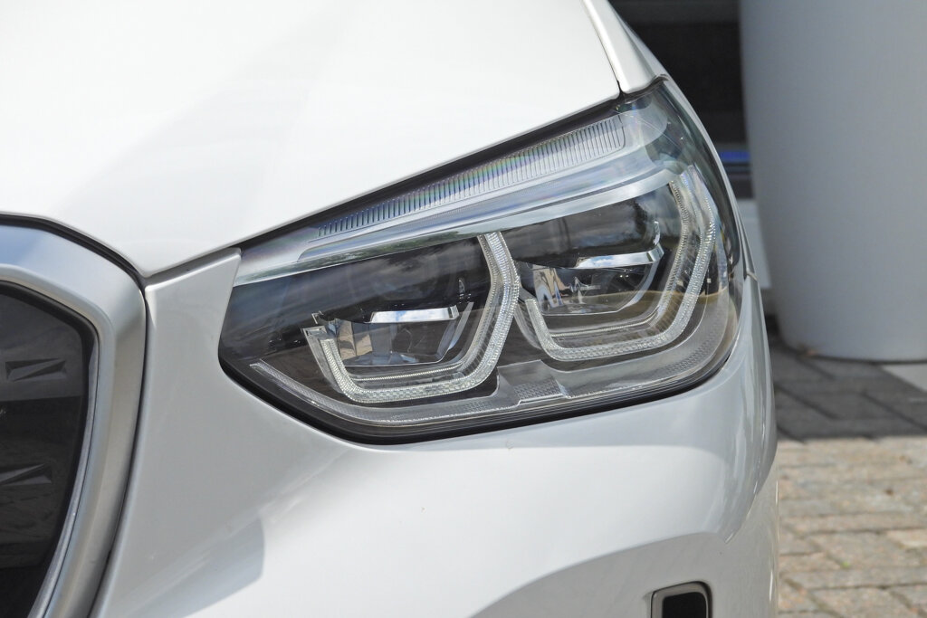 BMW iX3 8