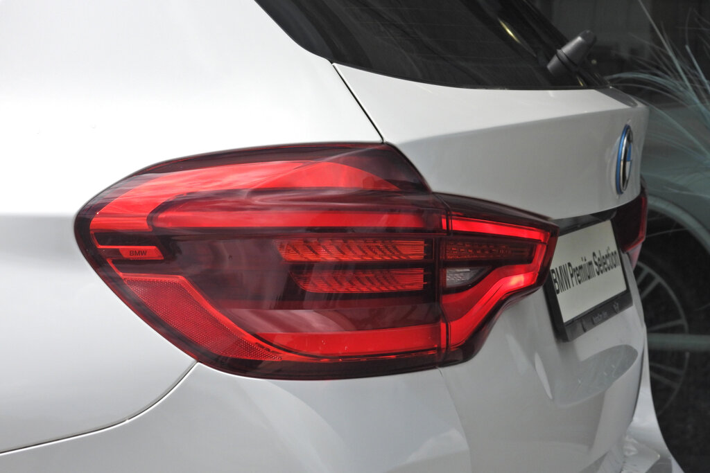 BMW iX3 18