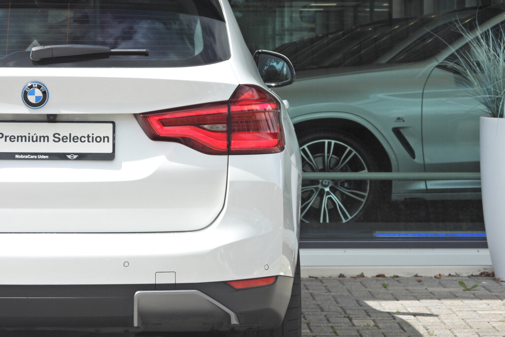 BMW iX3 20