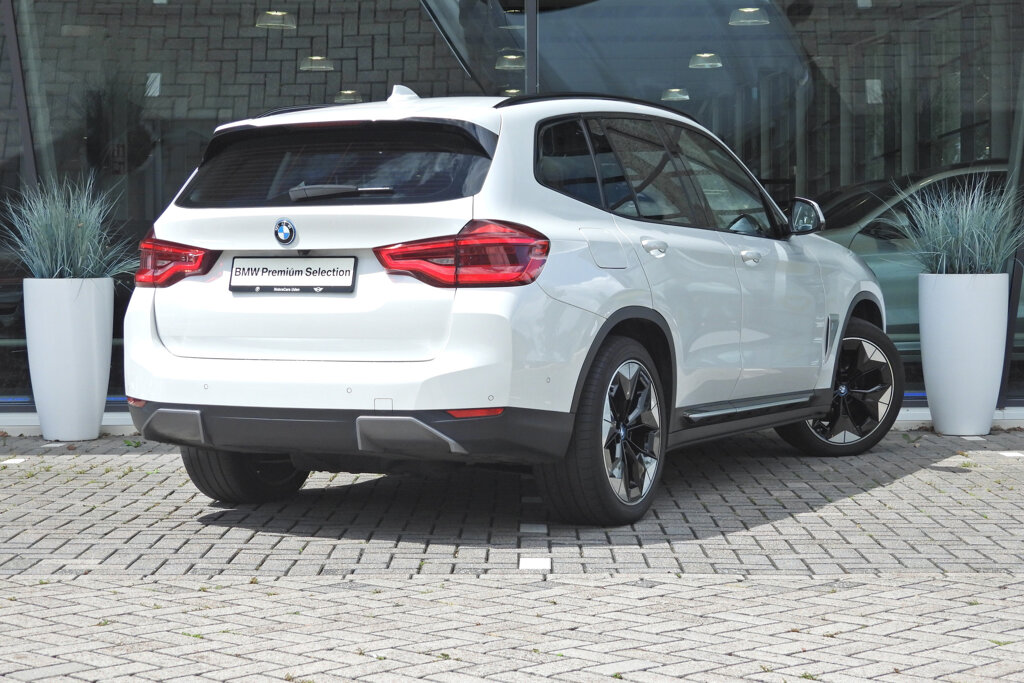 BMW iX3 22