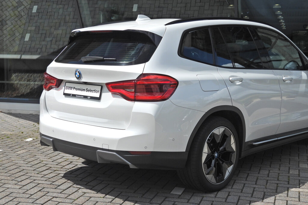BMW iX3 23