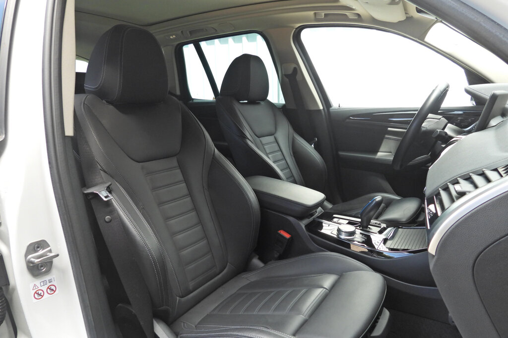BMW iX3 26