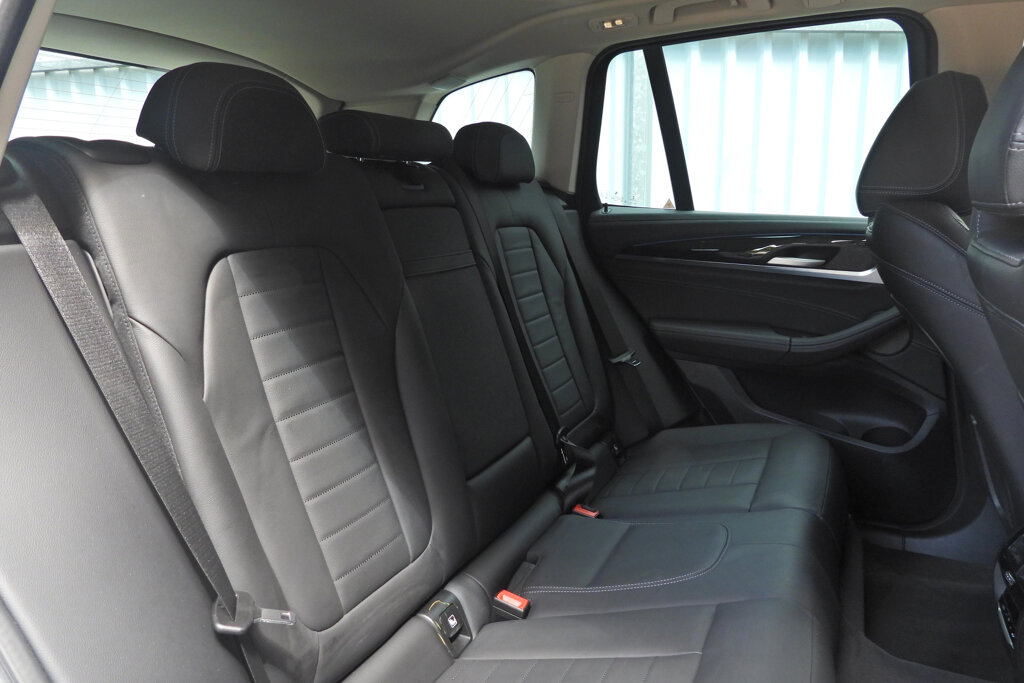 BMW iX3 28