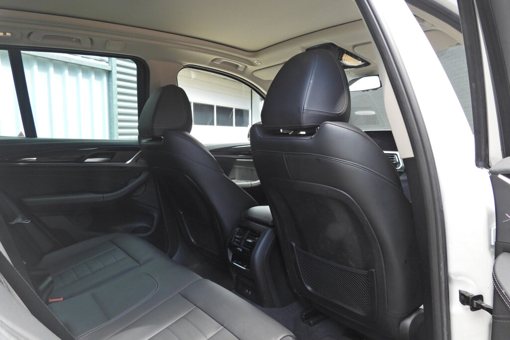 BMW iX3 29