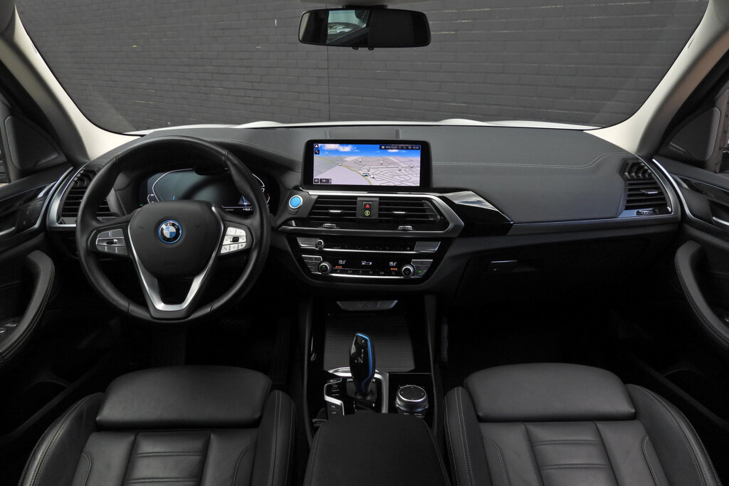 BMW iX3 31