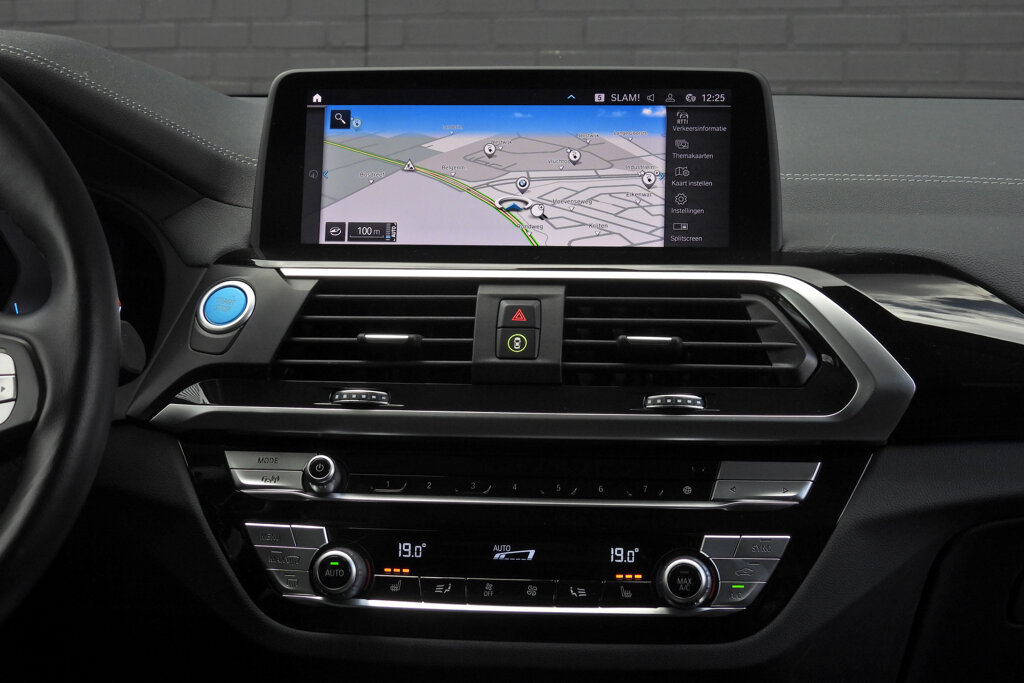 BMW iX3 32