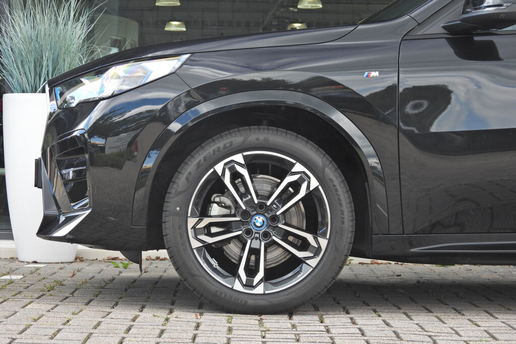 BMW iX2 19