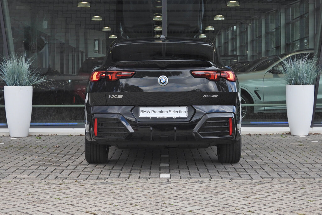 BMW iX2 21
