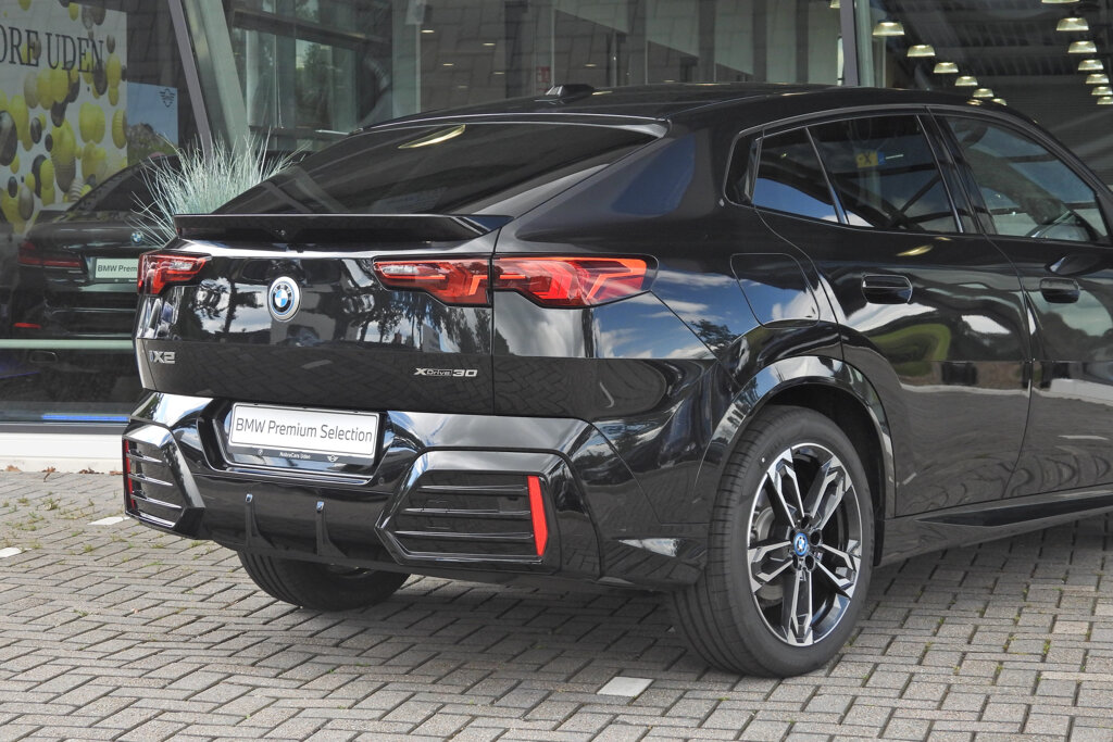 BMW iX2 25