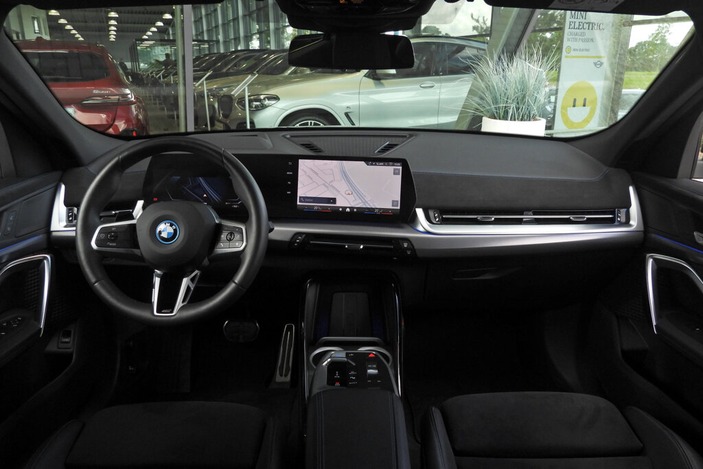 BMW iX2 31