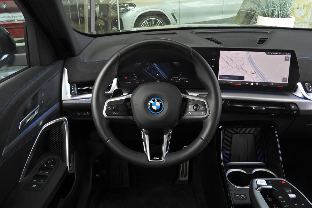 BMW iX2 34