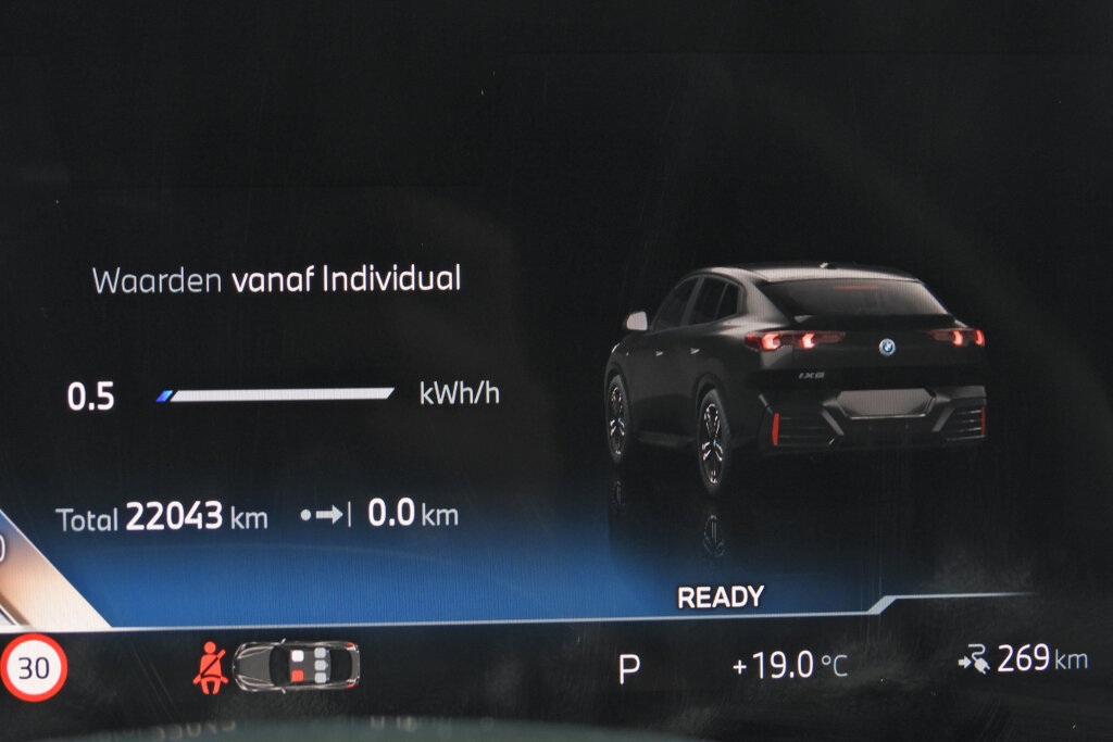 BMW iX2 39