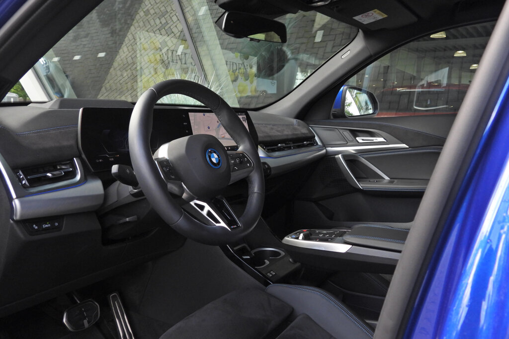BMW iX2 12