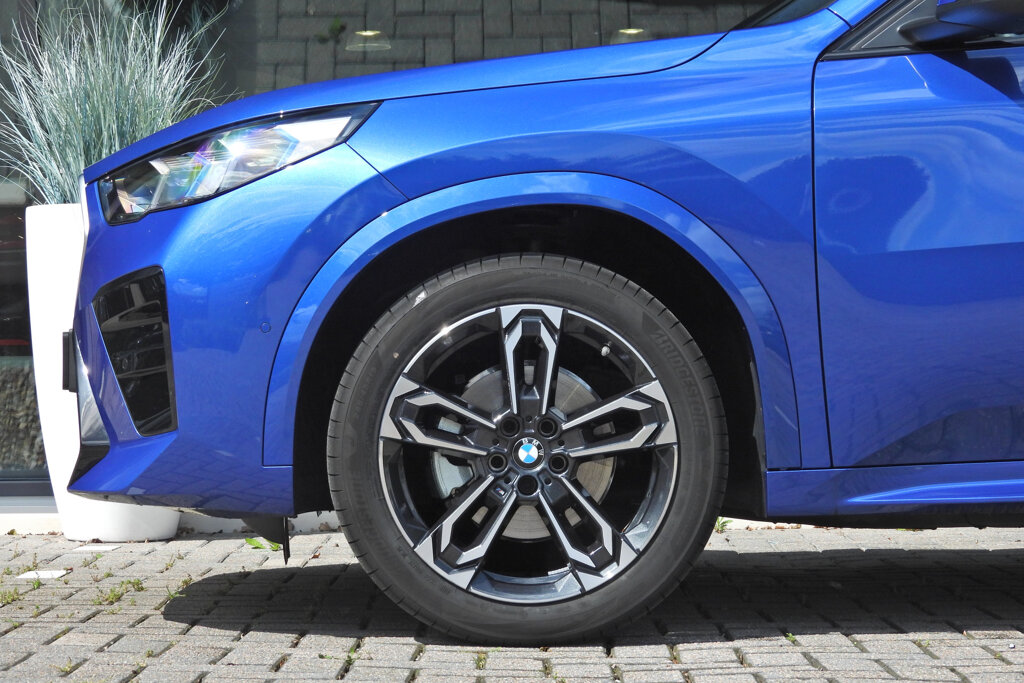 BMW iX2 19