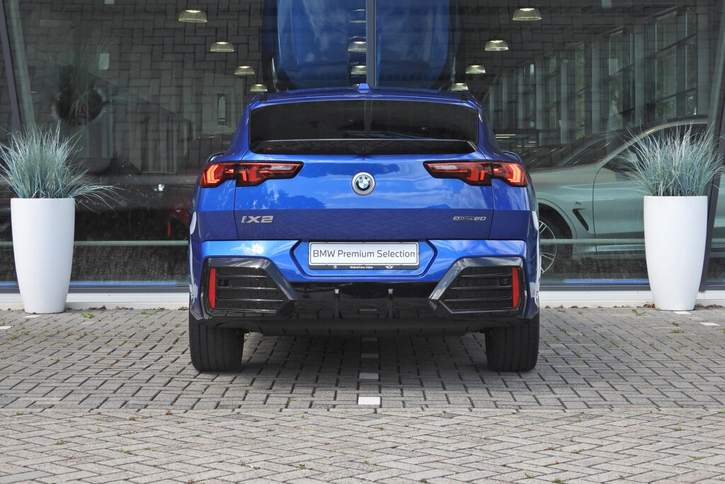 BMW iX2 21
