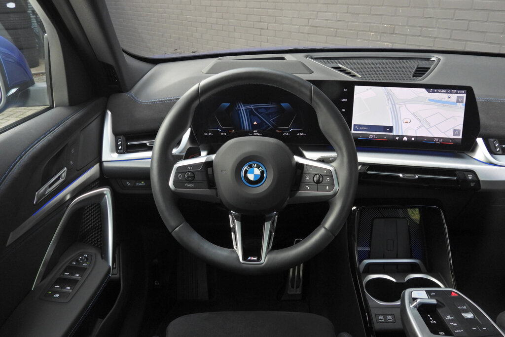 BMW iX2 33
