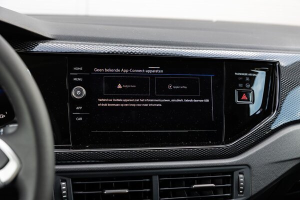 Apple Carplay/Android Auto Apple Carplay/Android Auto