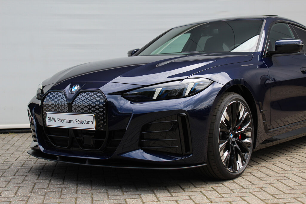 BMW i4 14