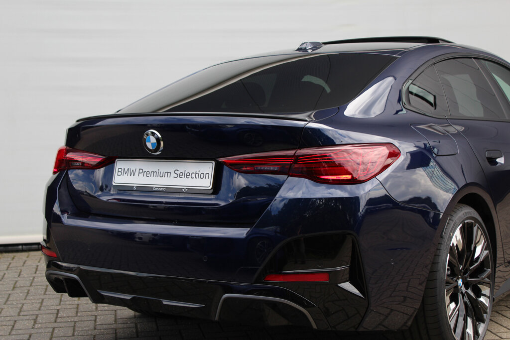 BMW i4 15