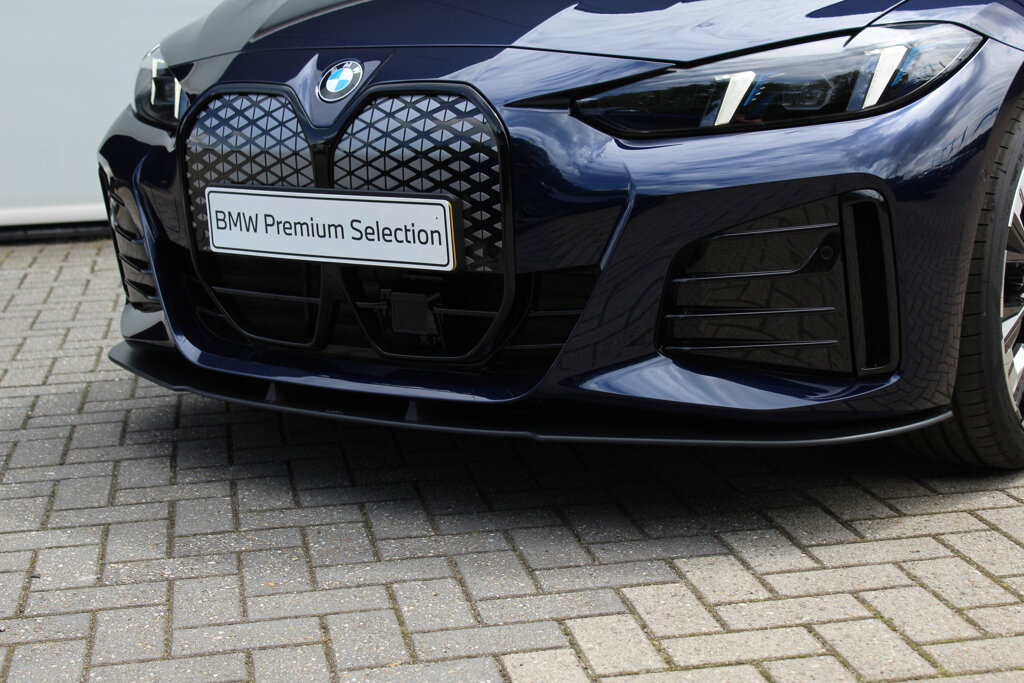 BMW i4 31