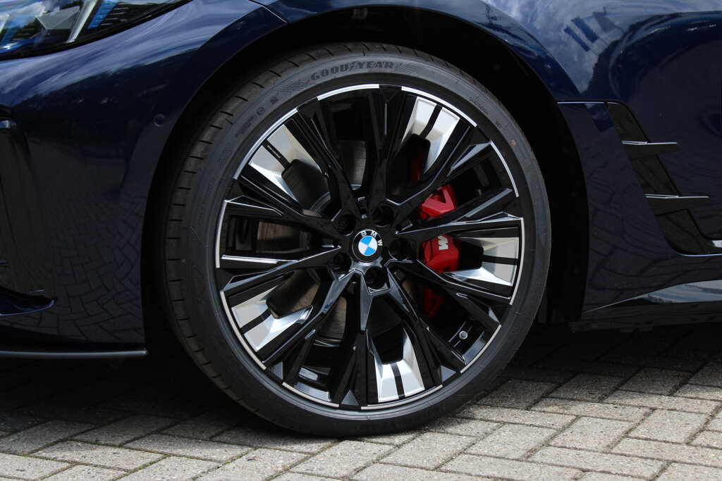 BMW i4 32
