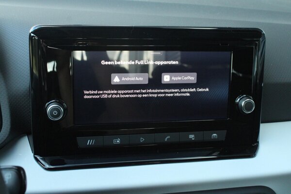 Apple Carplay/Android Auto Apple Carplay/Android Auto