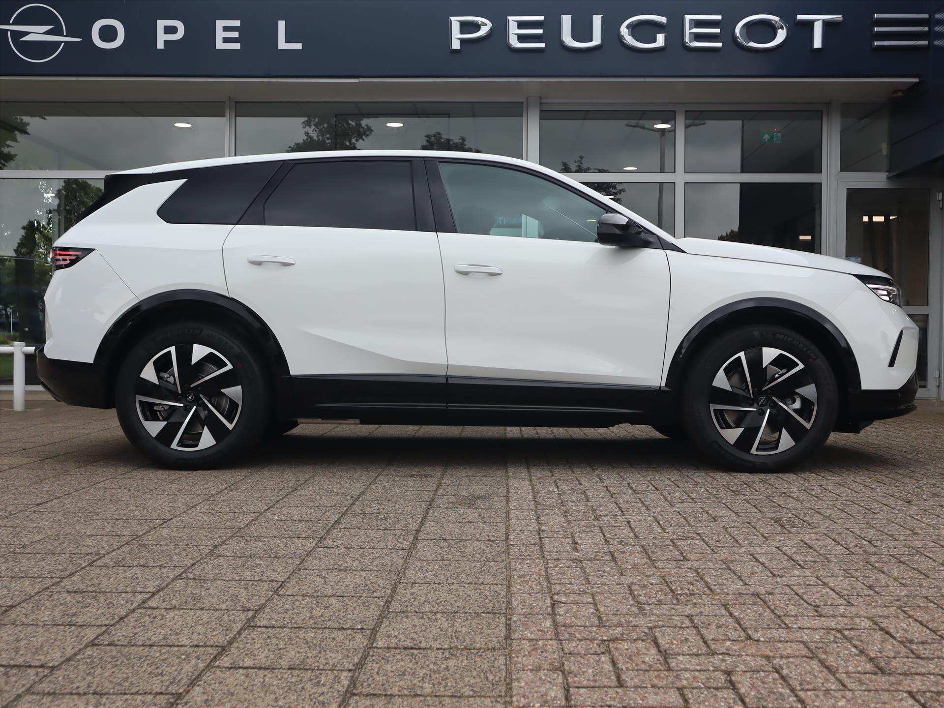Opel Grandland EV GS 73kWh 213PK Automaat, Rijklaarprijs, Adaptieve cruise control Head Up display Warmtepomp - Afbeelding 4