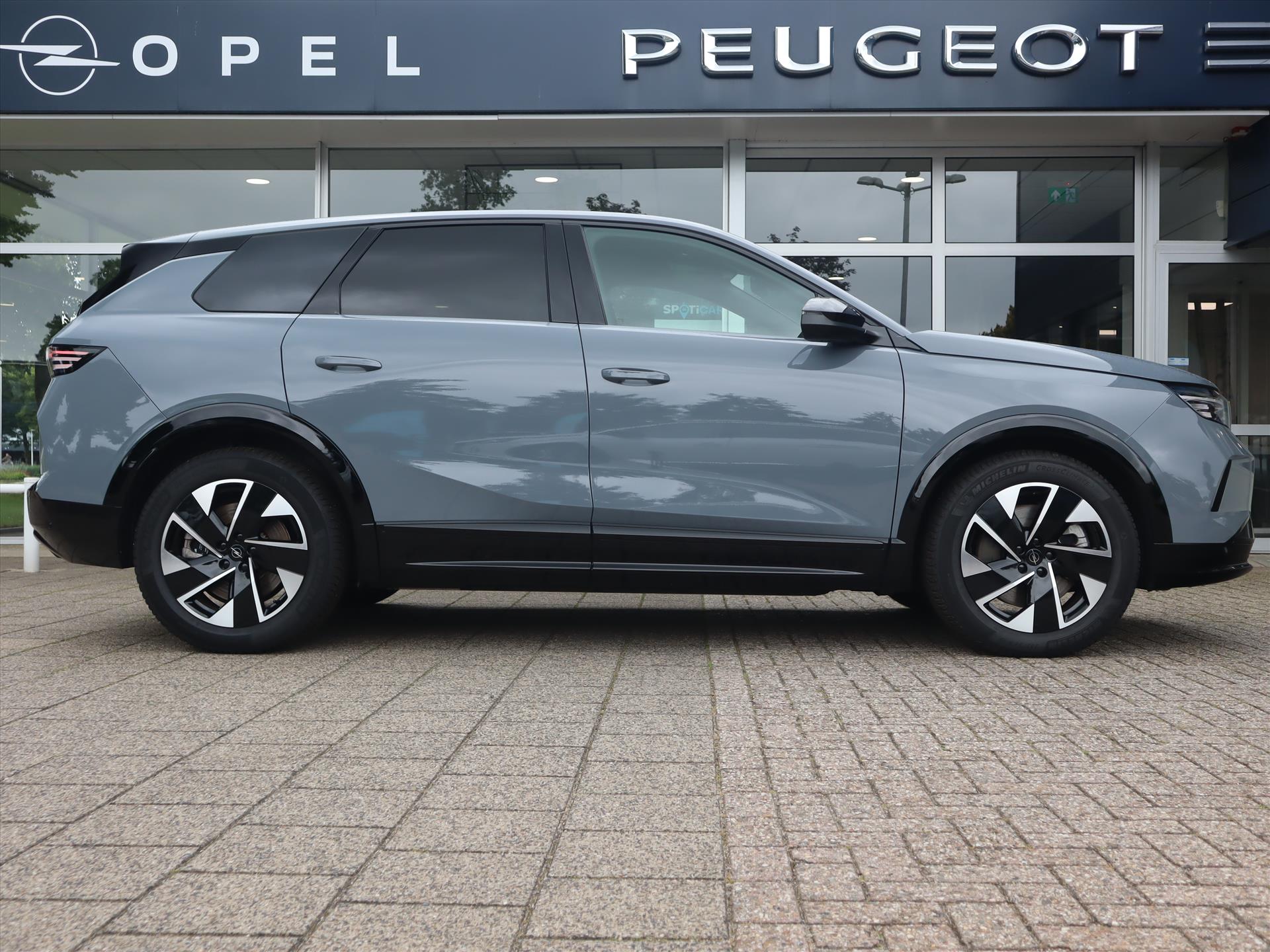 Opel Grandland EV Business Edition 73kWh 213PK Automaat, Rijklaarprijs, Panoramadak Head Up display Warmtepomp Technologie Pakket - Afbeelding 4