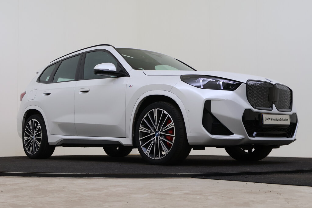 BMW iX1 10
