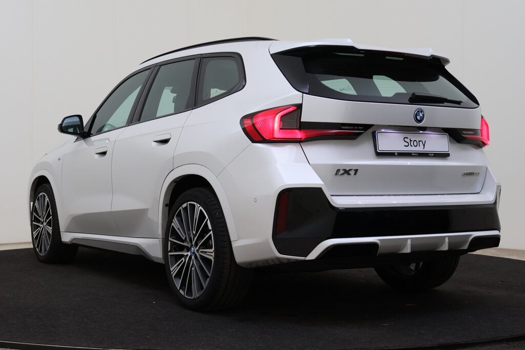 BMW iX1 15