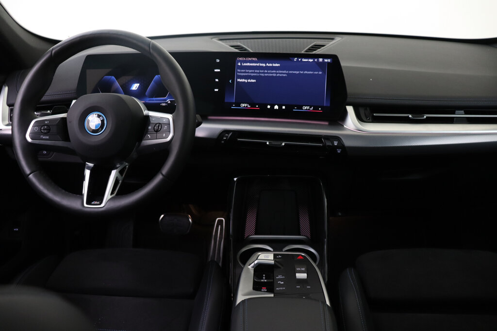 BMW iX1 23