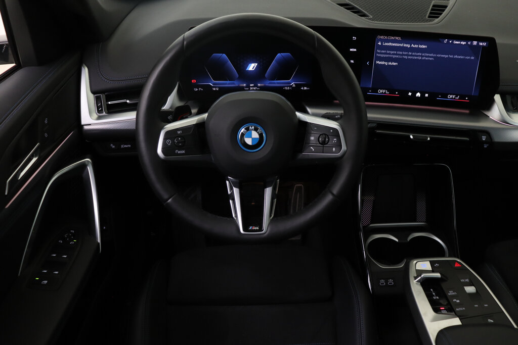 BMW iX1 25