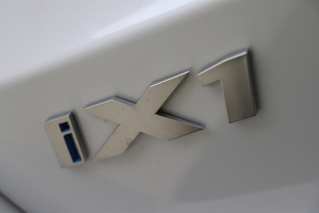 BMW iX1 48