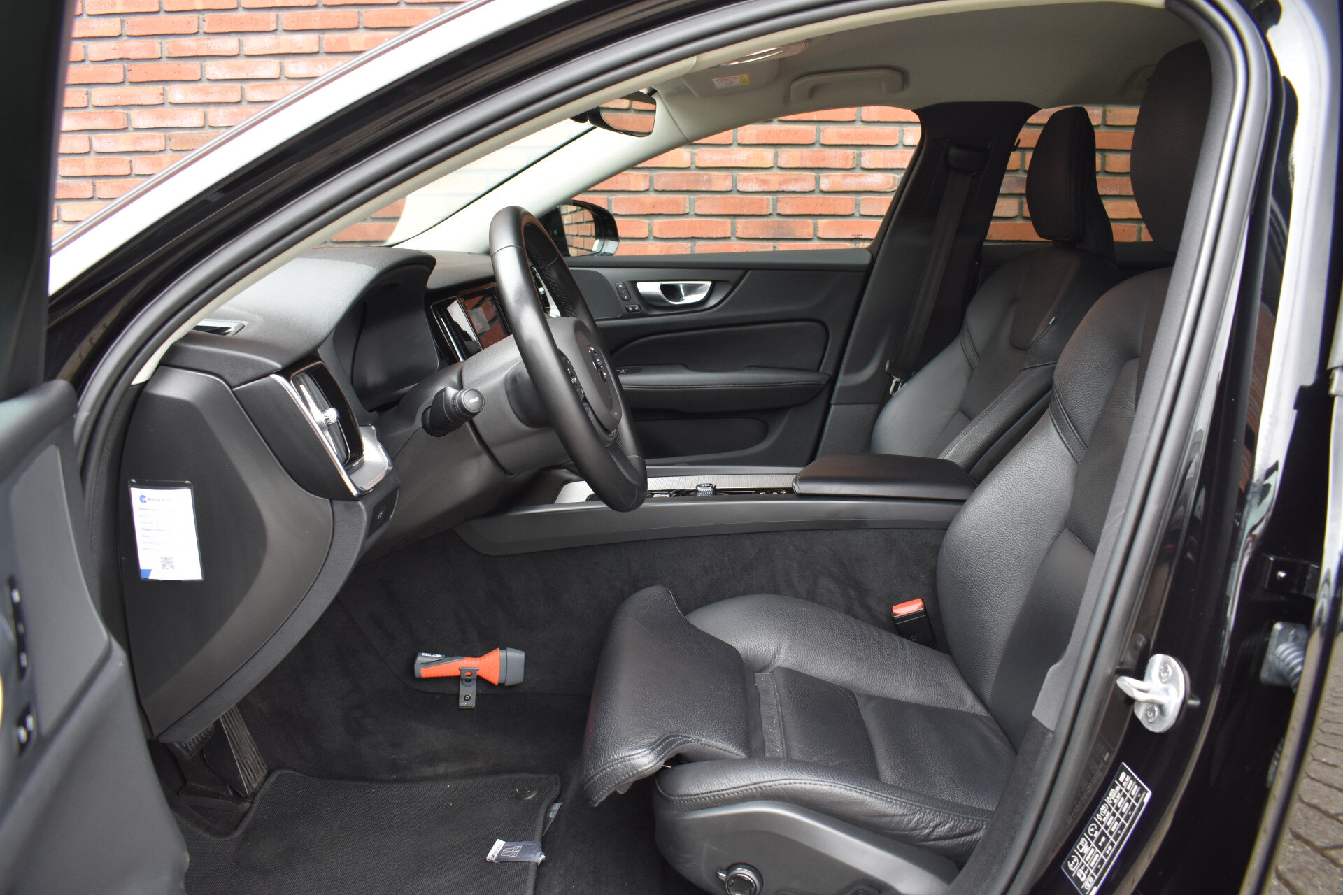 Volvo V60 B4 212PK Plus Dark - Afbeelding 4