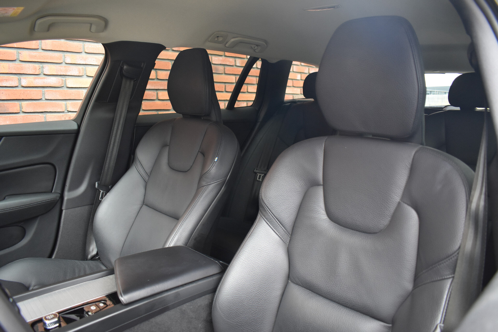 Volvo V60 B4 212PK Plus Dark - Afbeelding 5