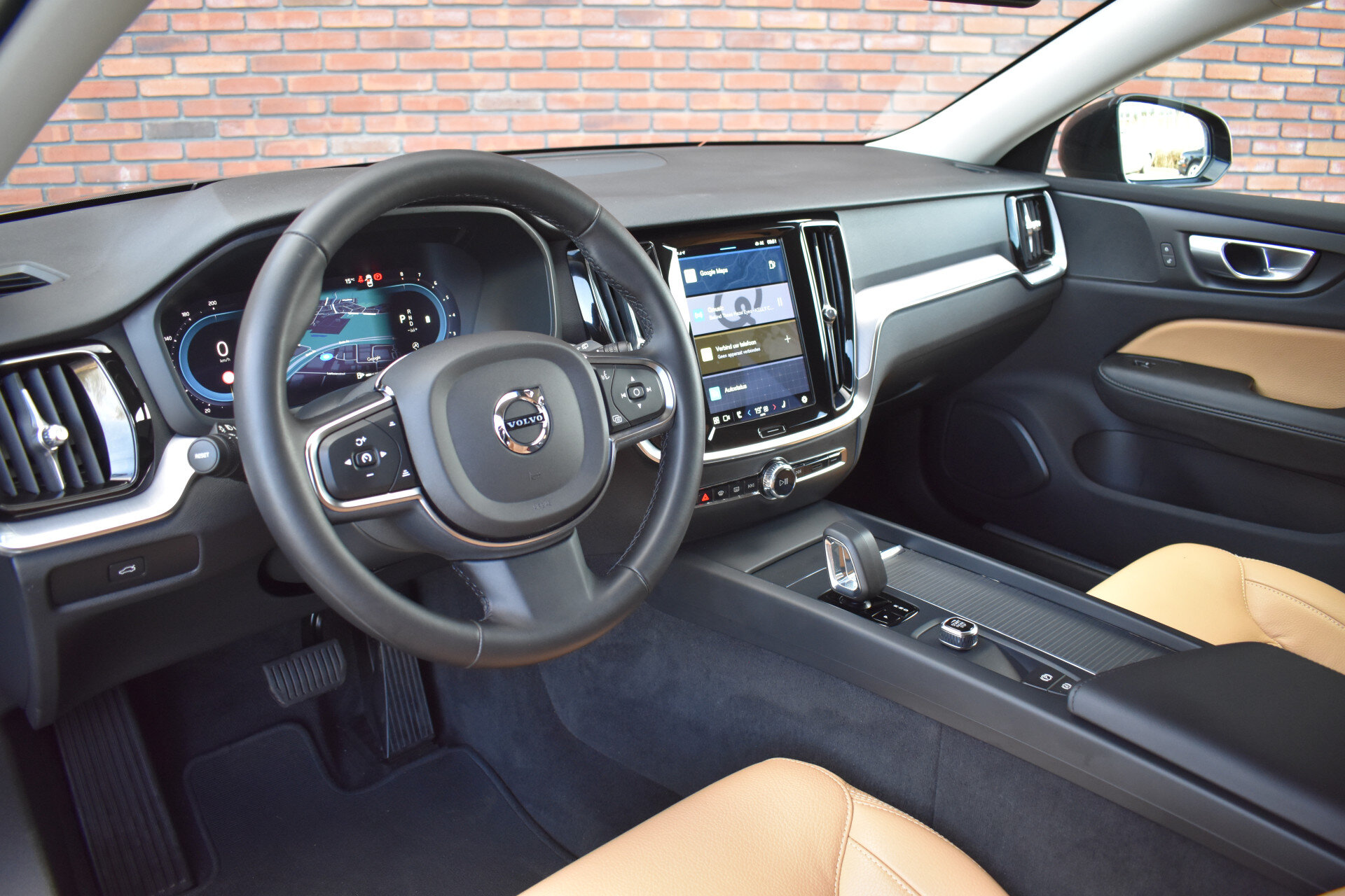 Volvo V60 B3 177PK Essential Black Edition - Afbeelding 3