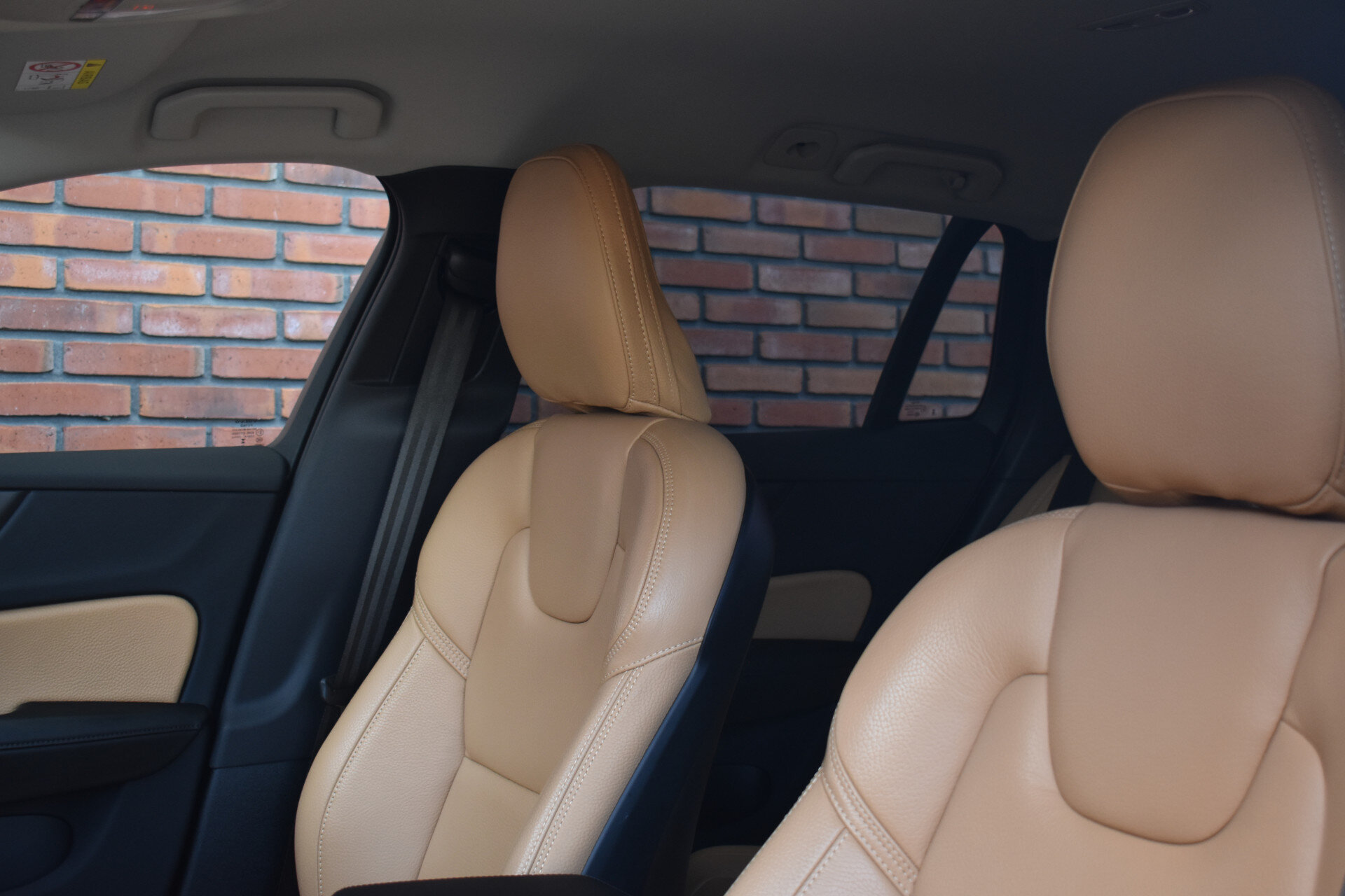 Volvo V60 B3 177PK Essential Black Edition - Afbeelding 5