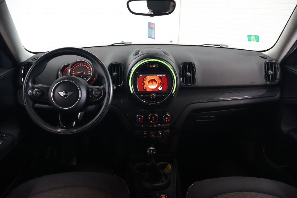 MINI Countryman Mini 1.5 Business Edition | Trekhaak | Navigatie | Cruise Control - Afbeelding 2