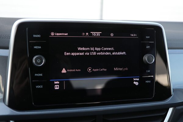Apple Carplay/Android Auto Apple Carplay/Android Auto