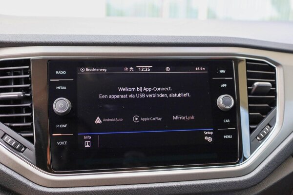 Apple Carplay/Android Auto Apple Carplay/Android Auto