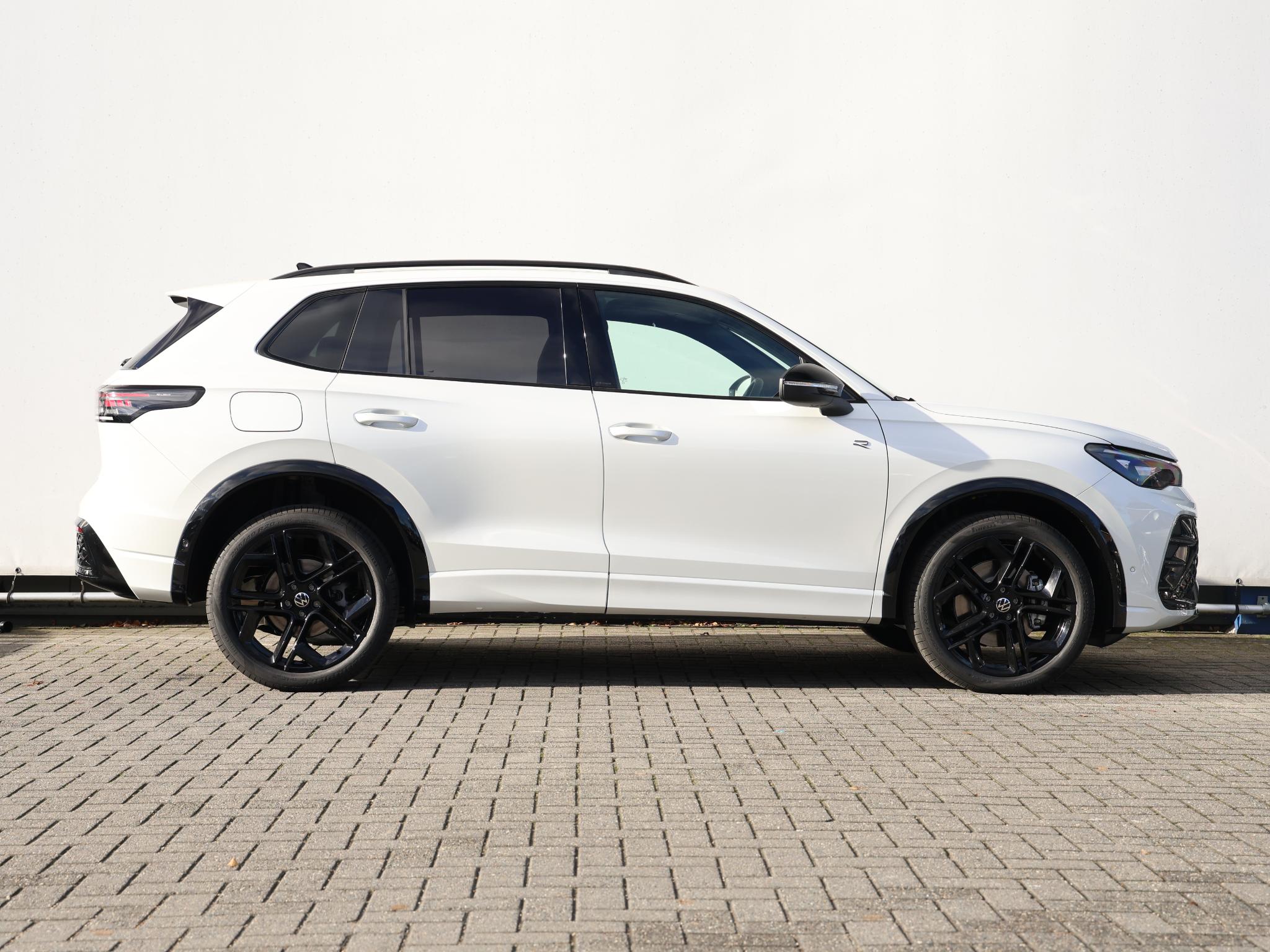 Volkswagen Tiguan R-Line Edition 1.5 eHybrid 200 kW / 272 PK SUV 6 v - Afbeelding 2