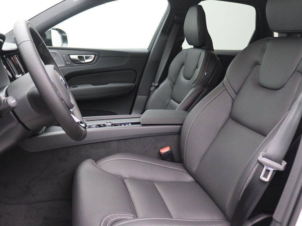Volvo XC60 2.0 T6 Plug-in hybrid AWD Plus Black Edition 336PK Pano-Schuifda - Image 5