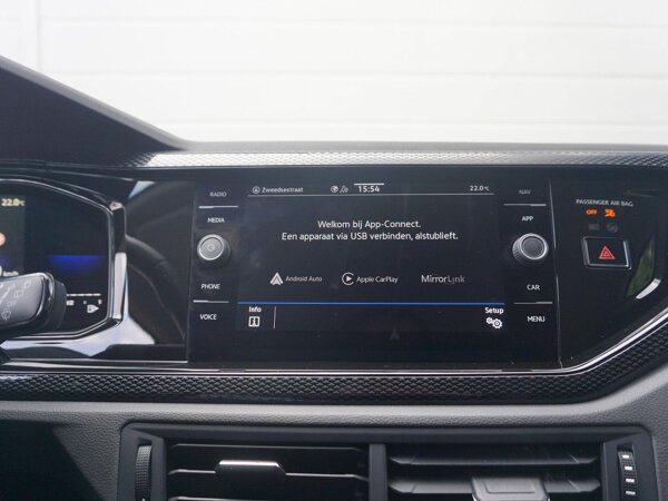 Apple Carplay/Android Auto Apple Carplay/Android Auto