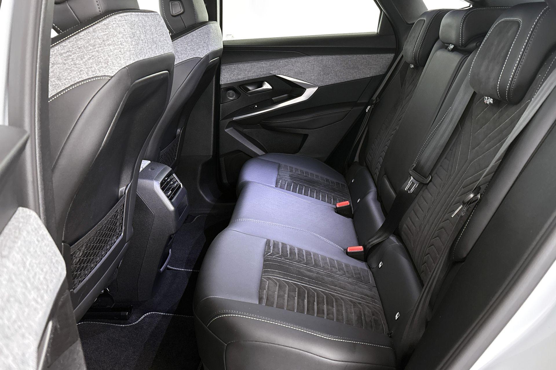 Peugeot e-3008