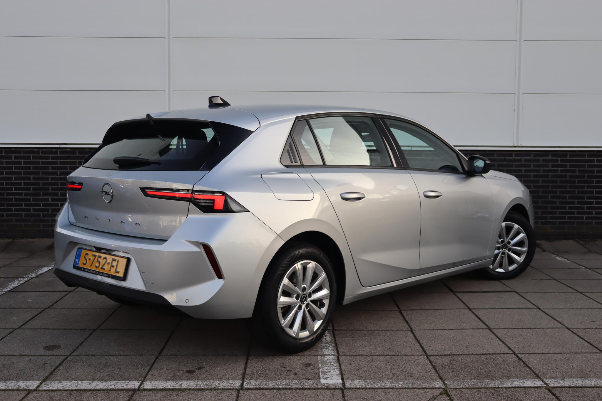 Opel Astra 1.2T 110PK Edition - Afbeelding 4